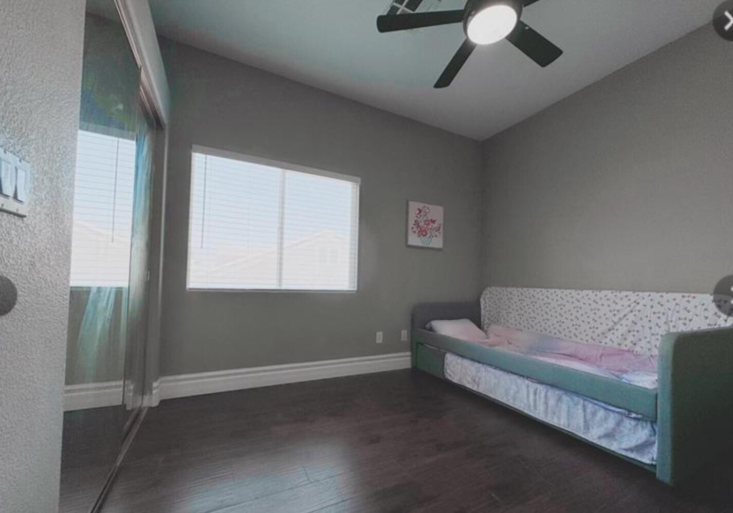 Huge bedroom - 9848 Sonora Bend Ave