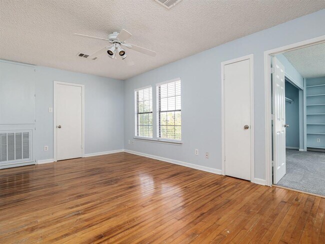 Building Photo - 3401 Settlement Dr