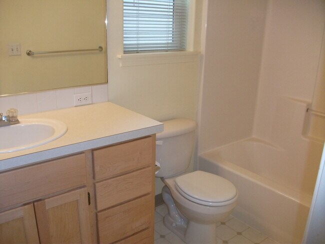 Building Photo - 15012 NE 68th Way