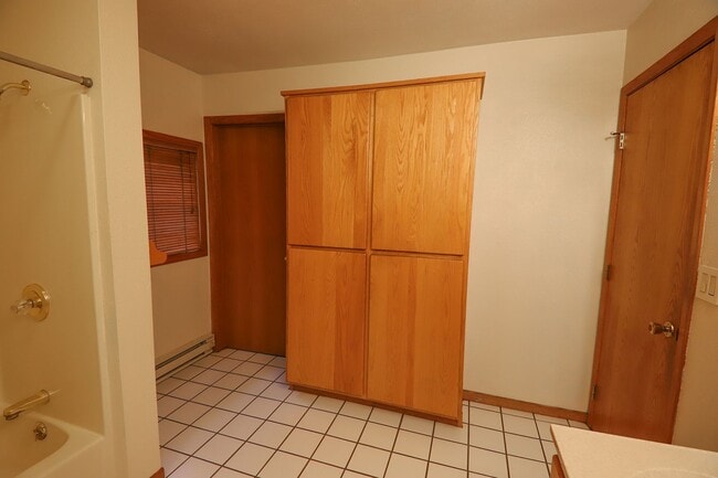 Building Photo - Country property