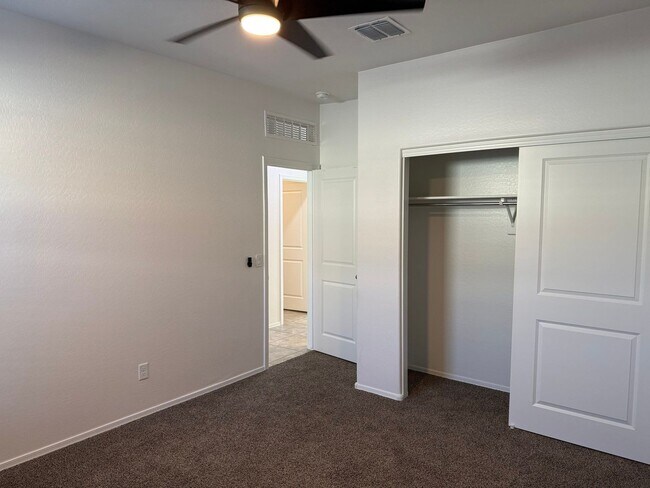 Building Photo - 1086 W Avalon Canyon Dr