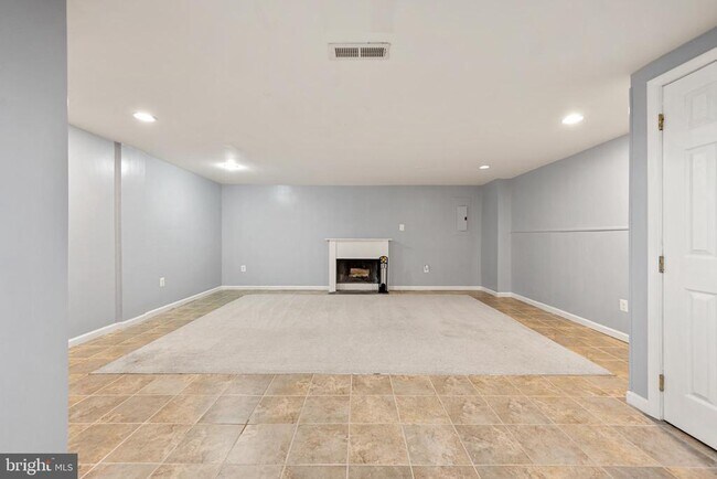 Building Photo - 6104 Old Brentford Ct