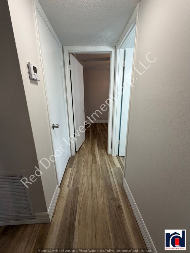 Building Photo - **MOVE IN SPECIAL** Renovated Spacious 2/2~w/All-in One Washer/Dryer & New AC~Deland