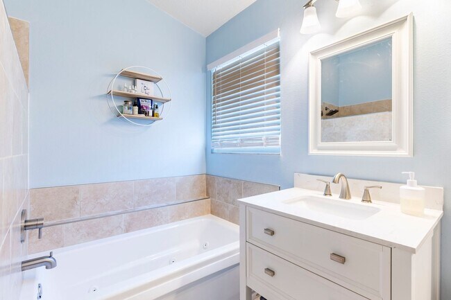 Building Photo - STUNNING 4-BED, 3-BATH HOME WITH SOLAR PANELS IN TAMPA, FL!