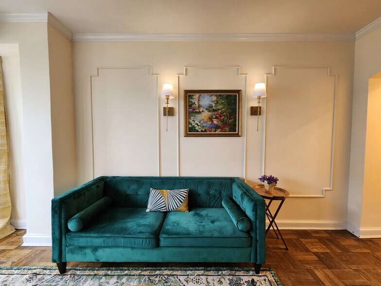 Living Room - Full Sofa - 2515 K St NW