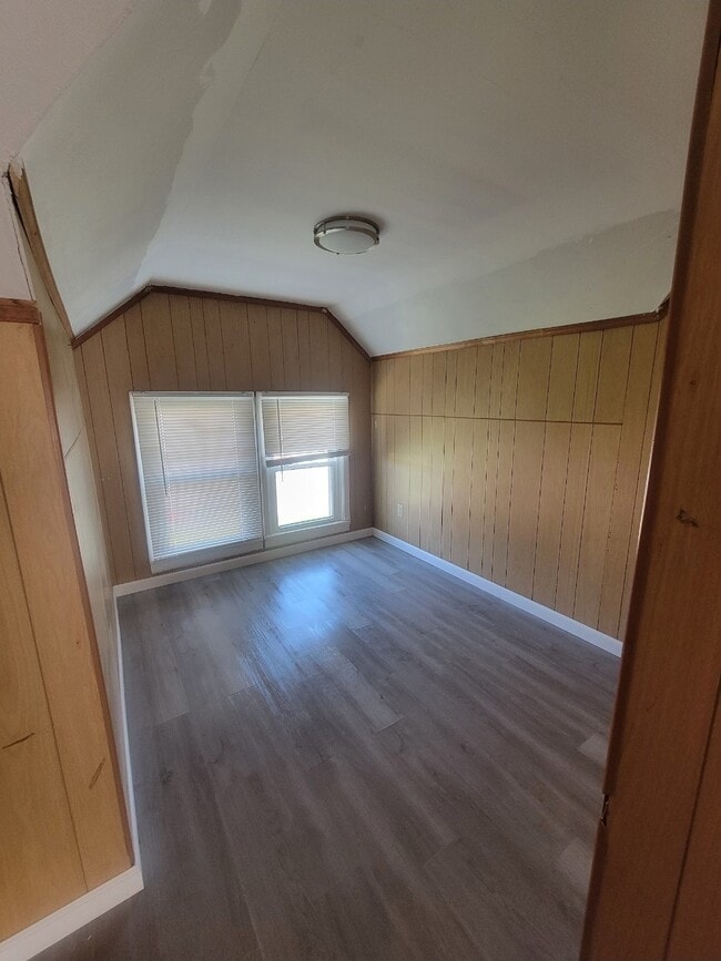 Building Photo - 129 Sergeant St