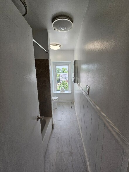 Building Photo - 142 Sumac St