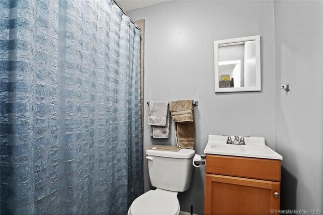 Building Photo - 116 Medford St