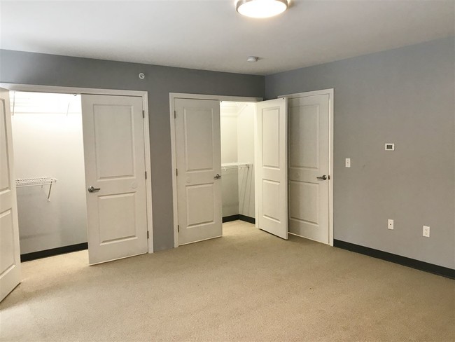 Building Photo - 37 E Ridge Dr