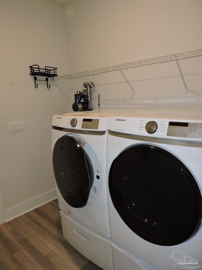 Building Photo - 10696 Davenport Lp