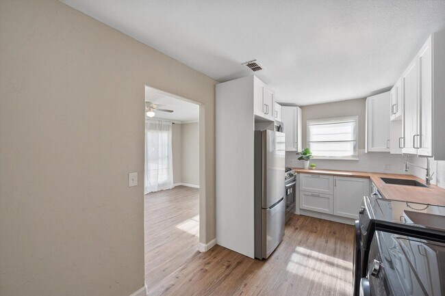 Building Photo - 50% off the first month’s rent for a move-in on or before 12/31/2025