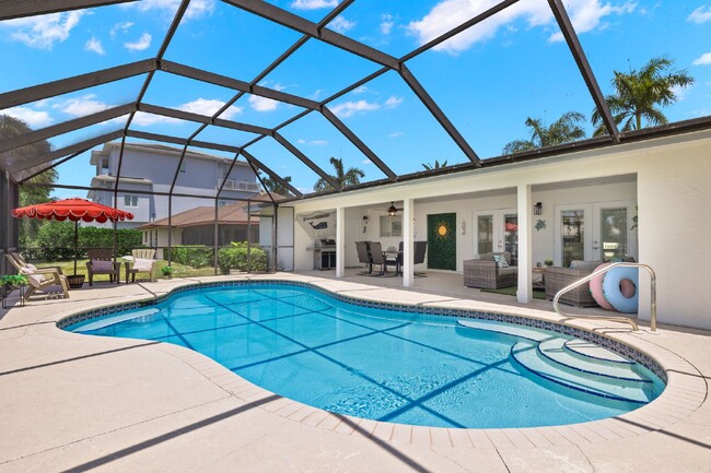 Building Photo - Naples Park Pool home - walking distance to the beach!