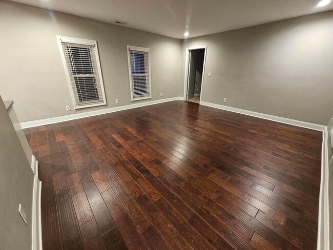 Building Photo - 402 W 3rd Ave