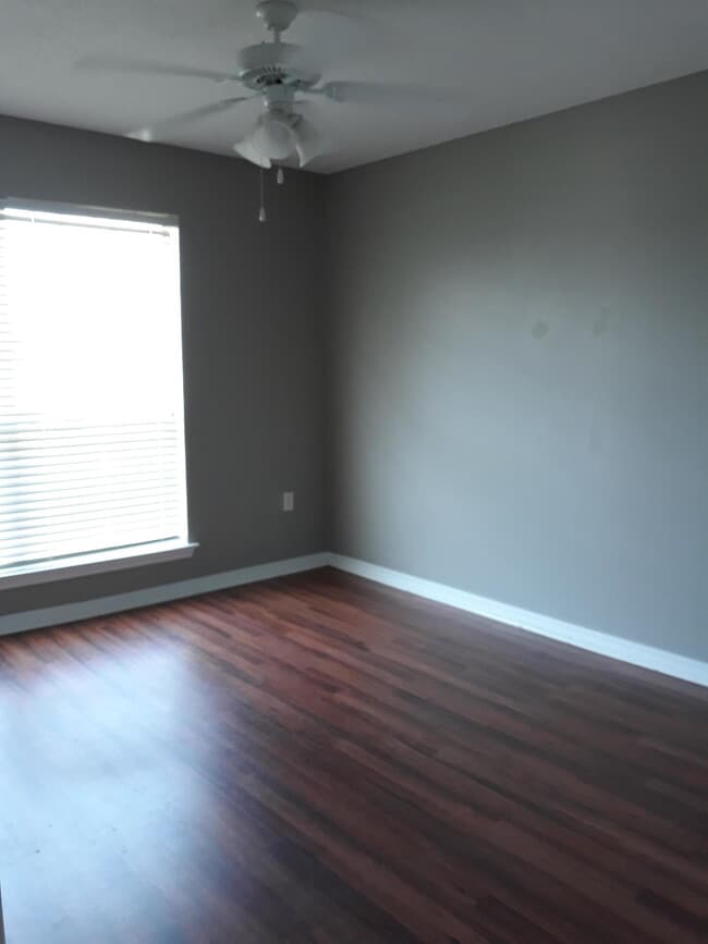 Building Photo - 8204 Cosica Blvd