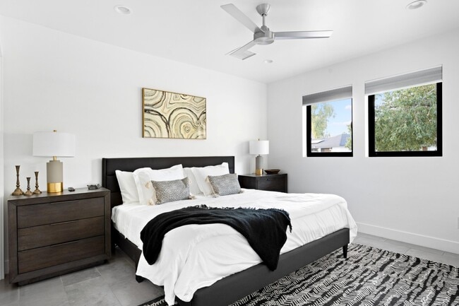 Building Photo - 4633 N 49th Pl