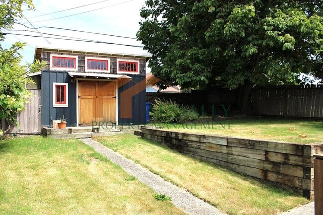 Building Photo - Charming Updated 3-Bedroom Craftsman in Central Tacoma