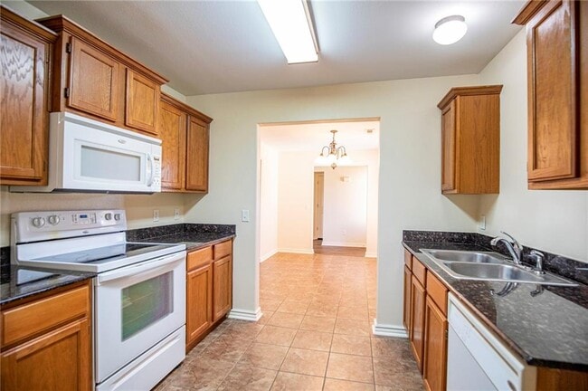 Building Photo - 541 Tamarron Dr