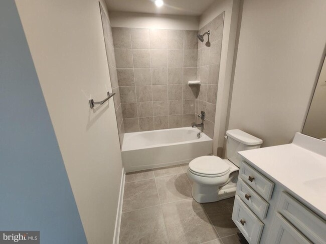 Building Photo - 844 New Castle Landing Dr
