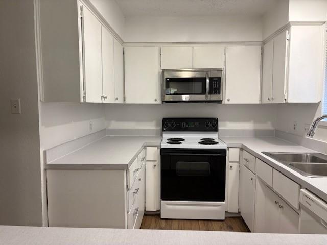 Building Photo - 715 Oakwood Ln