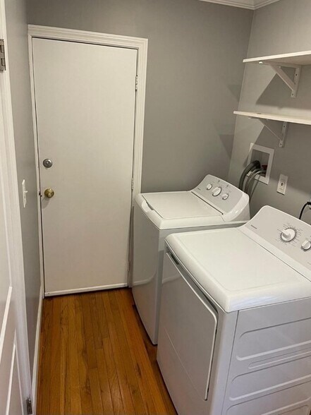 Building Photo - 55 Marshall St