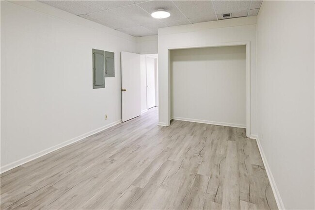 Building Photo - 4711 Nutmeg Way SW