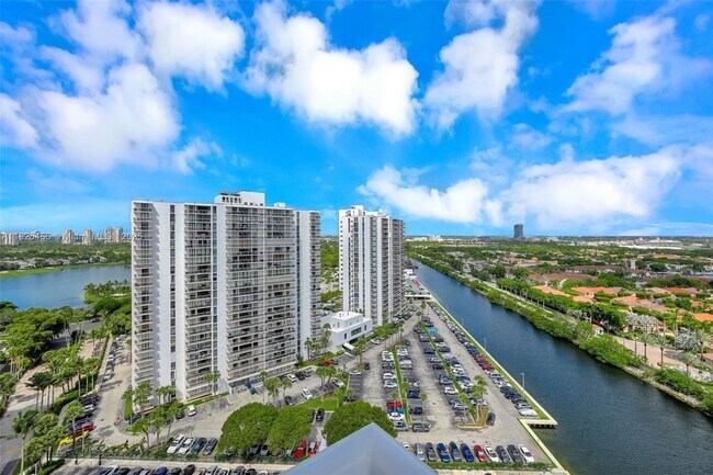 Building Photo - 20505 E Country Club Dr