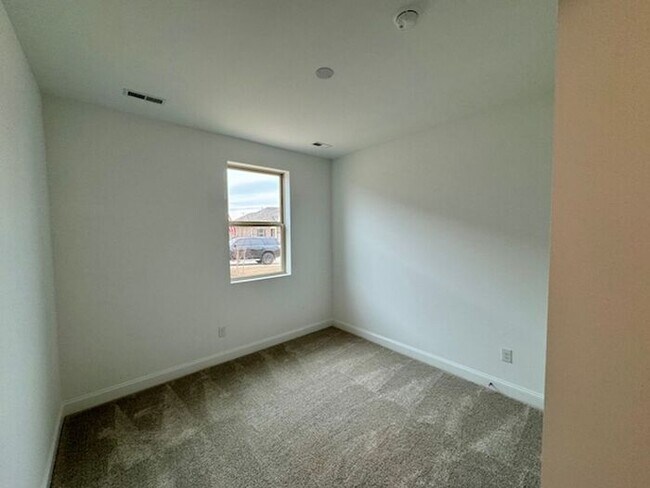 Building Photo - MOVE IN SPECIAL-3 bedroom with study/flex/office/keeping room