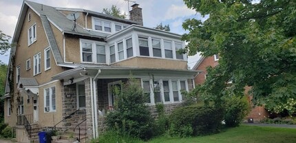 Building Photo - 606 Penfield Ave