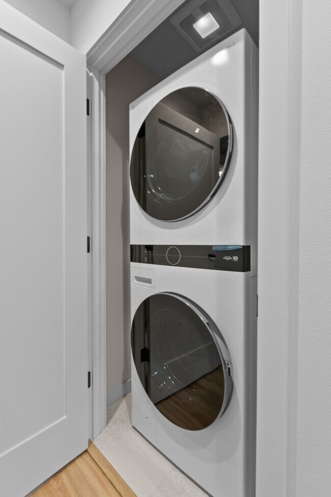 Building Photo - 2bd/1.75ba Seattle Home