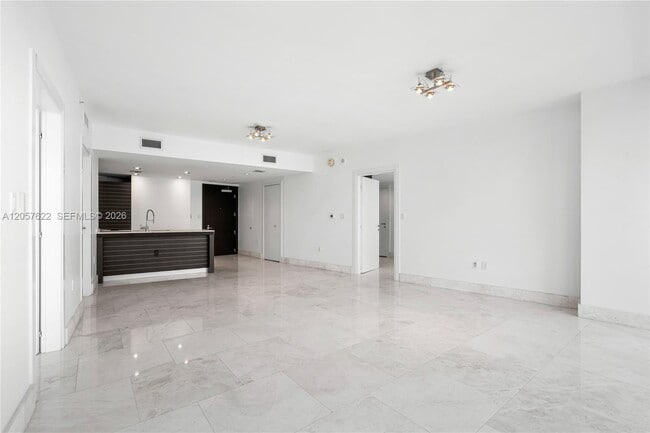 Building Photo - 200 Biscayne Blvd Way