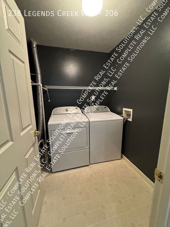 Building Photo - 238 Legends Creek Way