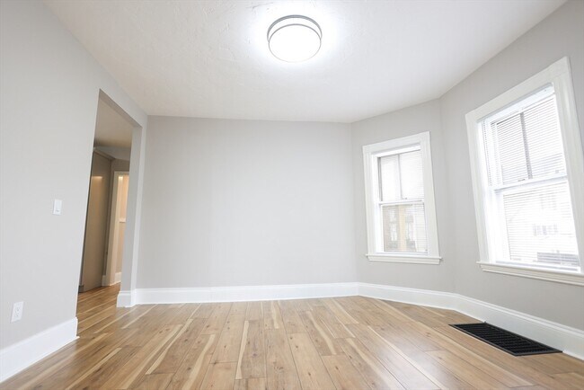 Building Photo - 31 Graham St