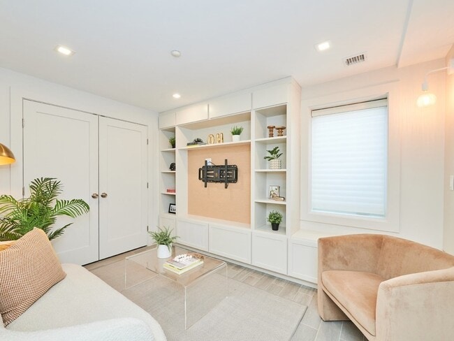 Building Photo - 55 Union St