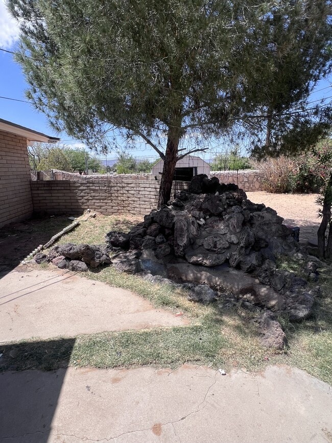 Building Photo - 10301 Album Ave