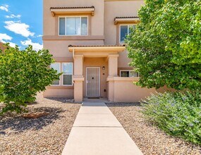 Building Photo - 2 Story 3 Bedroom Townhome Available Now!
