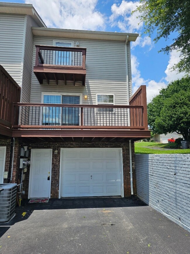 Building Photo - 56 Tulip Grove Cir