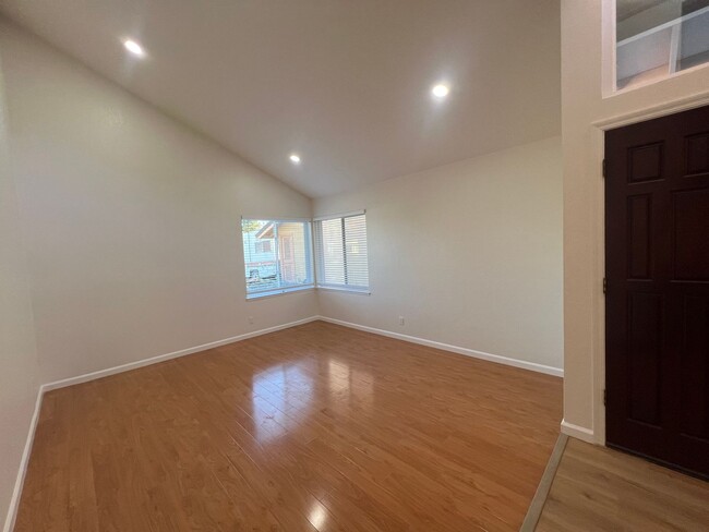 Building Photo - Beautiful and Large Union City home for re...