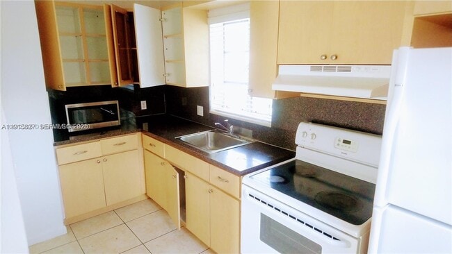 Building Photo - 3134 SW 25th Ter