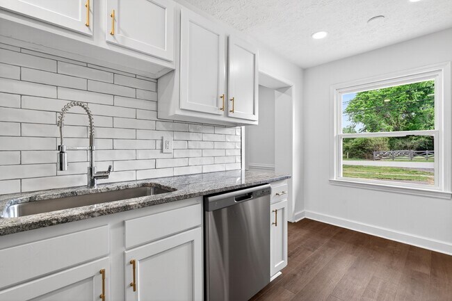 Building Photo - 3325 Kramers Ln