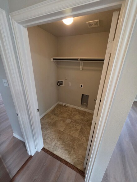 Building Photo - 1336 Glen Garden Dr