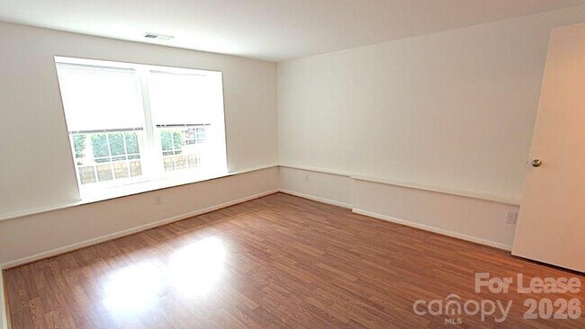 Building Photo - 1645 Arlyn Cir