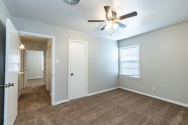 Building Photo - Cute 2/2 With Tons of Space, Minutes from Texas Tech!