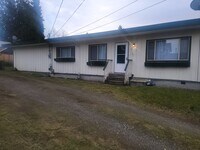 Building Photo - University Place 4 bedroom, 2 bath. Partially fenced yard