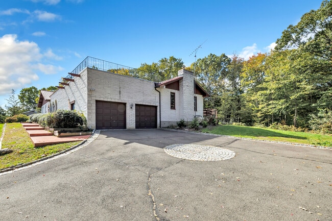 Building Photo - 48 Tower Ln