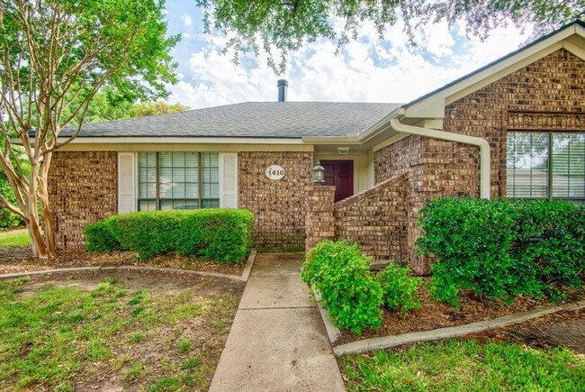 Building Photo - 1410 Flameleaf Dr
