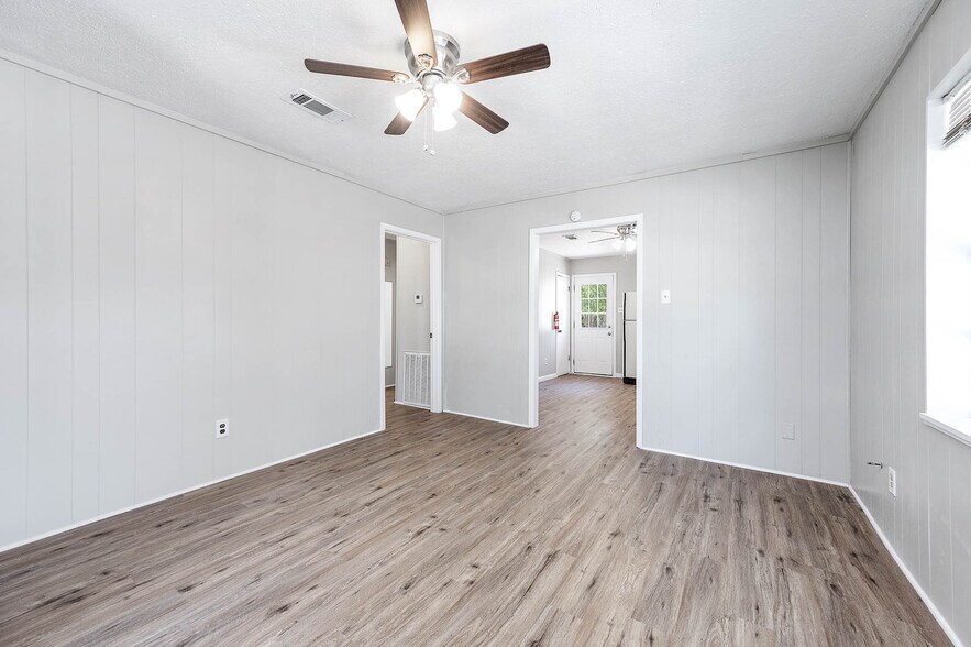 Living Room - 4111 Victoria Ave
