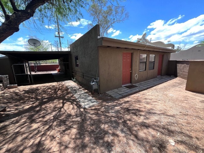 Building Photo - Central- 3 bedroom/ 2 bathroom house