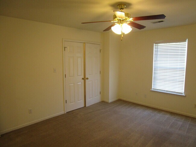 Building Photo - 1725-1727-1727 Louise Cir