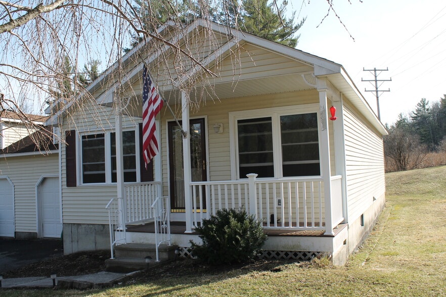 Building Photo - 553 Gordon Rd