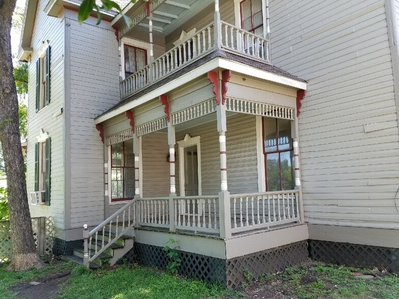 Primary Photo - 619 Washburn St
